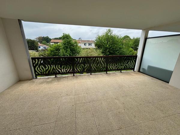 Appartement à vendre 2 pièces BOUCAU (64) et place de parking sous-terrain