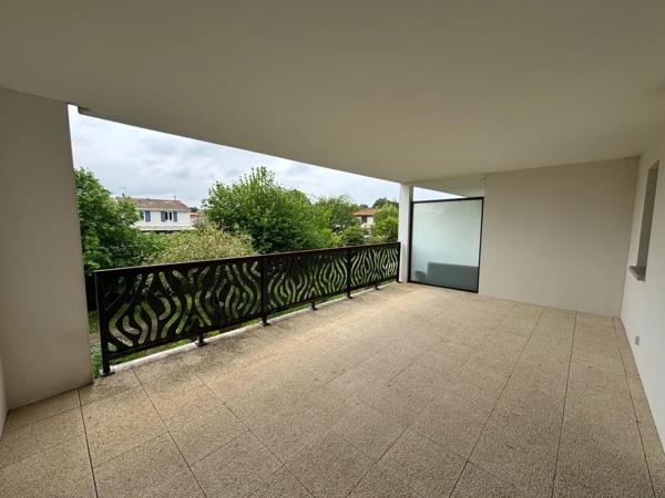 Appartement à vendre 2 pièces BOUCAU (64) et place de parking sous-terrain