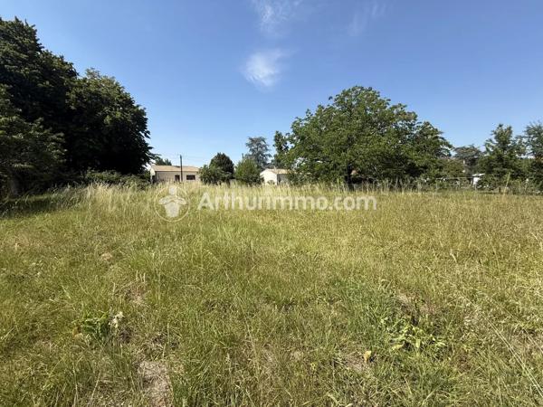 Vente                                                      Terrain
                        
                                         746 m2                     à Saint-Astier