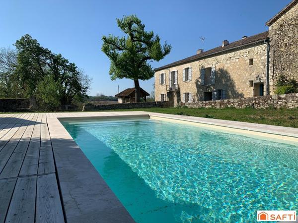 CORPS DE FERME AVEC GÎTES, PISCINE ET PIGONNIER