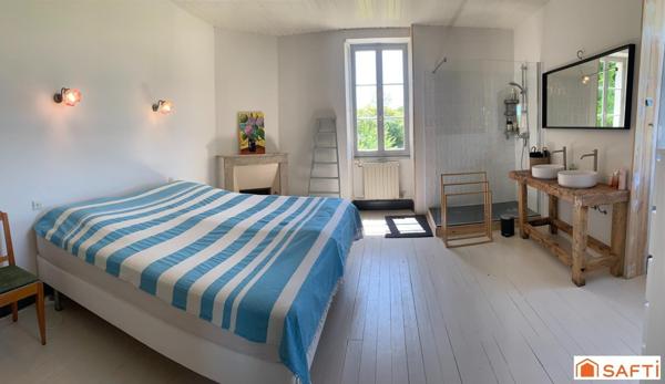 CORPS DE FERME AVEC GÎTES, PISCINE ET PIGONNIER