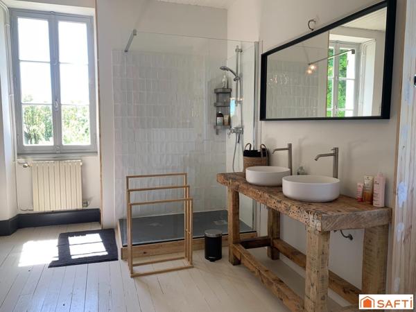 CORPS DE FERME AVEC GÎTES, PISCINE ET PIGONNIER