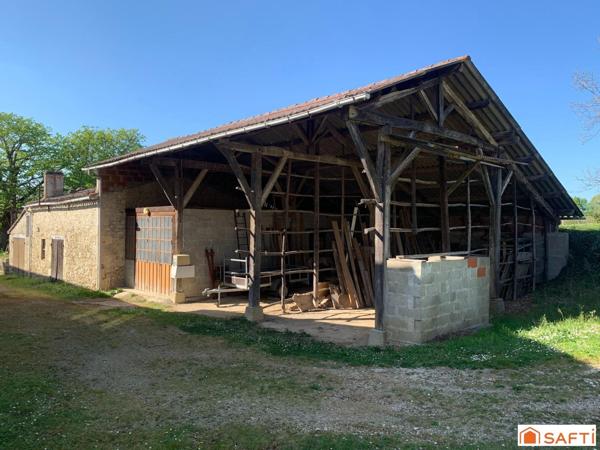 CORPS DE FERME AVEC GÎTES, PISCINE ET PIGONNIER