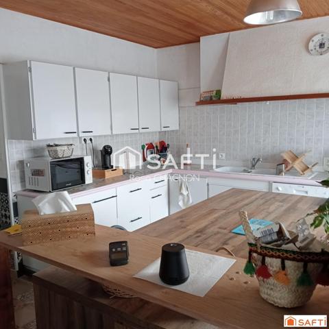 Belle maison, bien rénovée avec une histoire qui va vous plaire .