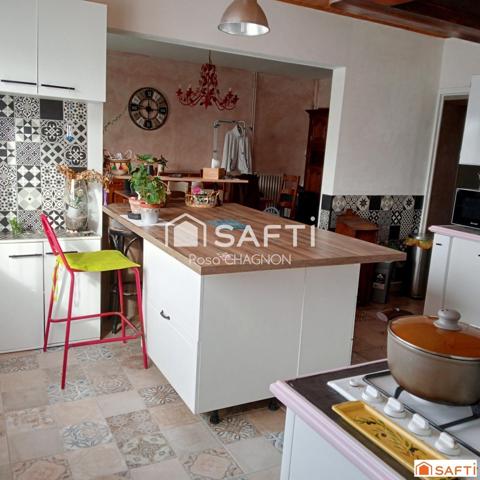 Belle maison, bien rénovée avec une histoire qui va vous plaire .