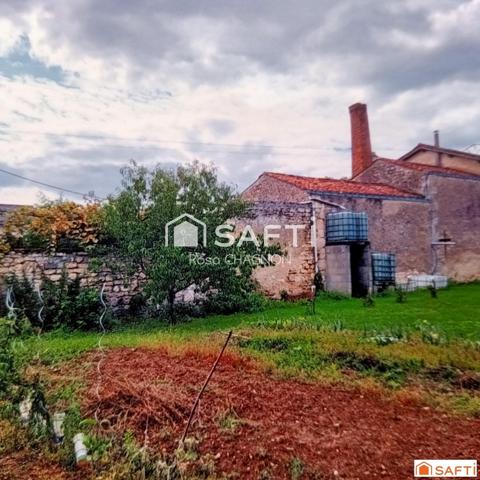 Belle maison, bien rénovée avec une histoire qui va vous plaire .