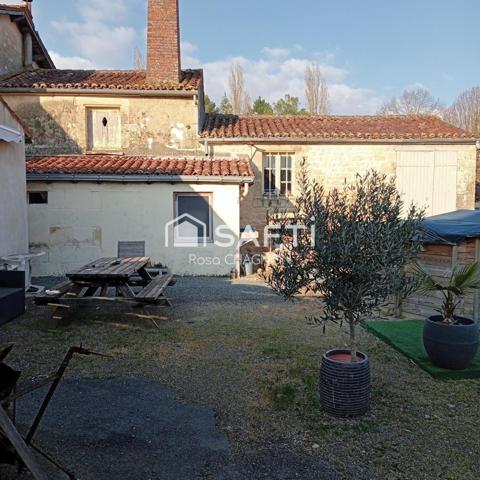 Belle maison, bien rénovée avec une histoire qui va vous plaire .