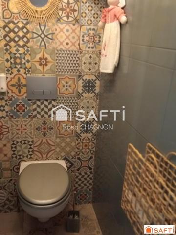 Belle maison, bien rénovée avec une histoire qui va vous plaire .