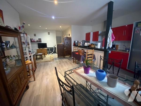 Maison de ville avec dépôt et terrasse