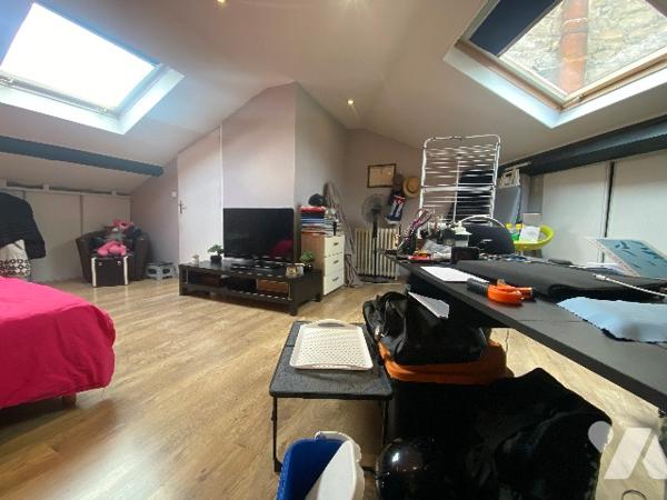 Maison de ville avec dépôt et terrasse