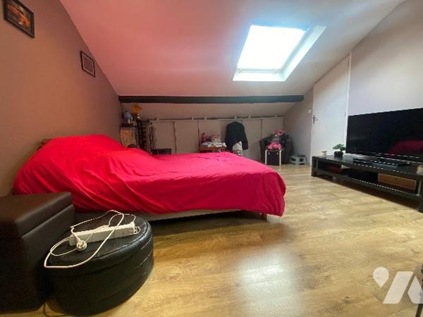 Maison de ville avec dépôt et terrasse