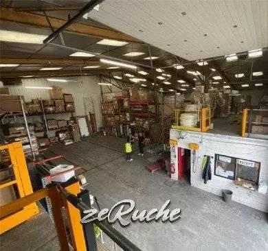 Local Commercial / industriel à vendre à Laval