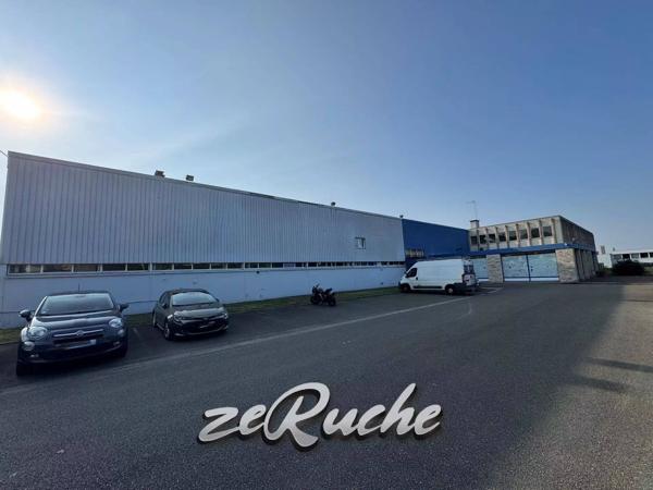 Local Commercial / industriel à vendre à Laval