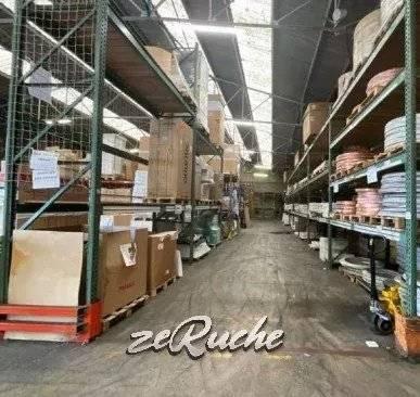 Local Commercial / industriel à vendre à Laval