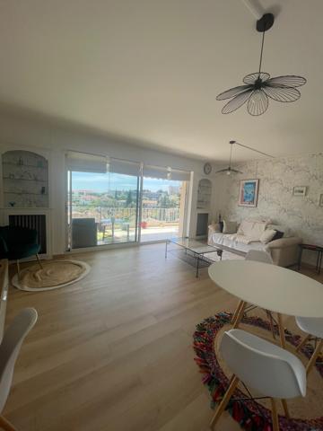 appartement rénové avec grande terrasse quartier europe