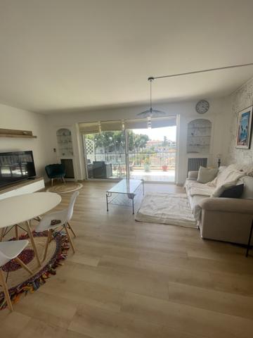 appartement rénové avec grande terrasse quartier europe