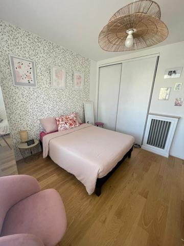 appartement rénové avec grande terrasse quartier europe