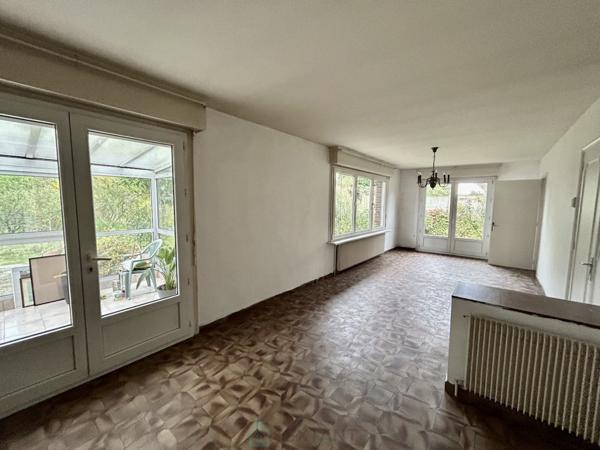 Maison Individuelle en plain pied avec sous sol complet.