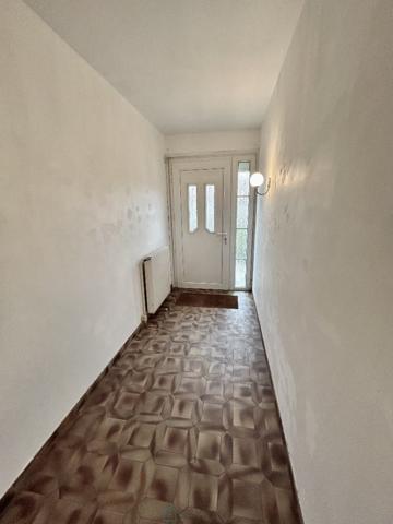 Maison Individuelle en plain pied avec sous sol complet.