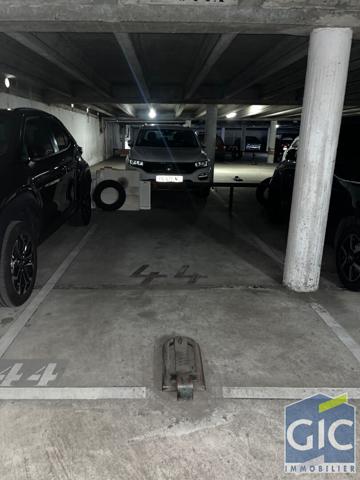 PARKING EN SOUS-SOL