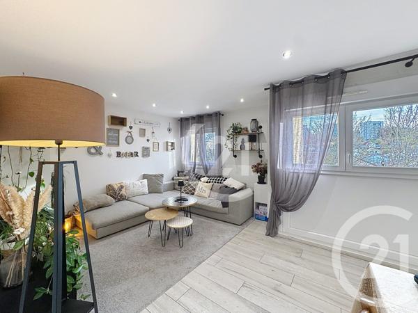 Appartement T4 à vendre  4 pièces - 59,72 m2 ETUPES - 25