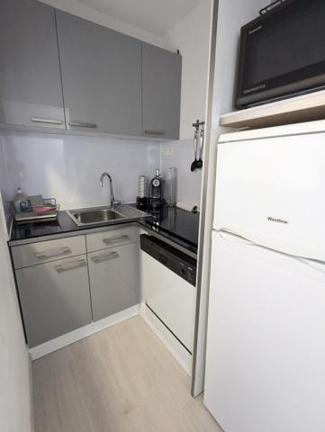 Charmant T2 avec terrasse et piscine à Port-Camargue