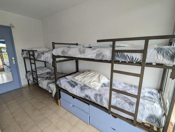 Charmant T2 avec terrasse et piscine à Port-Camargue