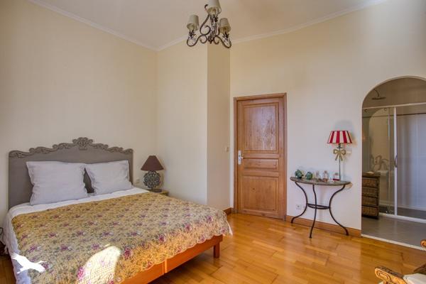 Maison 525 000 € Brignac-la-Plaine 9 p 235 m² DPE D