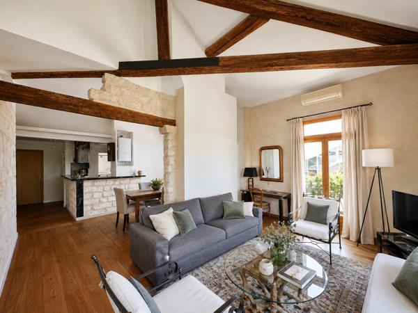 Appartement
         4 pièces
        - 120 m² Bien prestige 460 000 € *
