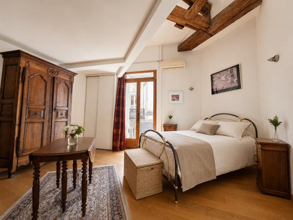Appartement
         4 pièces
        - 120 m² Bien prestige 460 000 € *