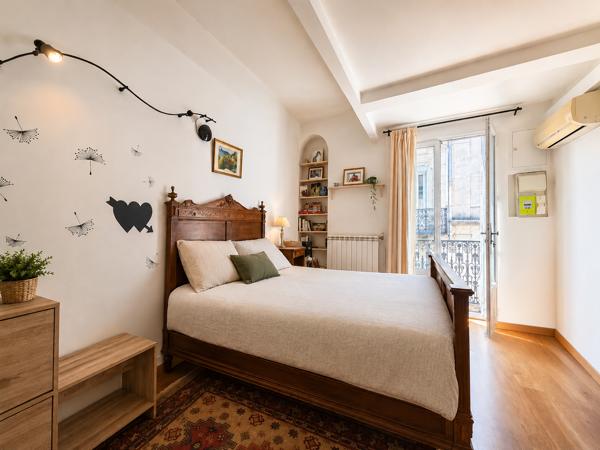 Appartement
         4 pièces
        - 120 m² Bien prestige 460 000 € *