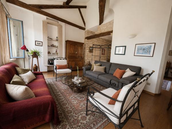 Appartement
         4 pièces
        - 120 m² Bien prestige 460 000 € *