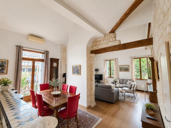 Appartement
         4 pièces
        - 120 m² Bien prestige 460 000 € *