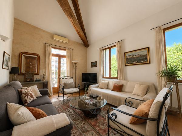 Appartement
         4 pièces
        - 120 m² Bien prestige 460 000 € *