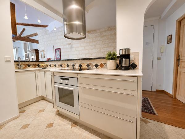 Appartement
         4 pièces
        - 120 m² Bien prestige 460 000 € *