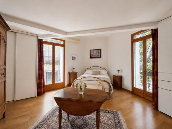 Appartement
         4 pièces
        - 120 m² Bien prestige 460 000 € *