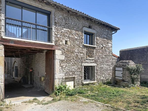 TARTARAS – MAISON DE VILLAGE EN PIERRE – ENV. 180 M² – 4 CHAMBRES – GARAGE 36M²