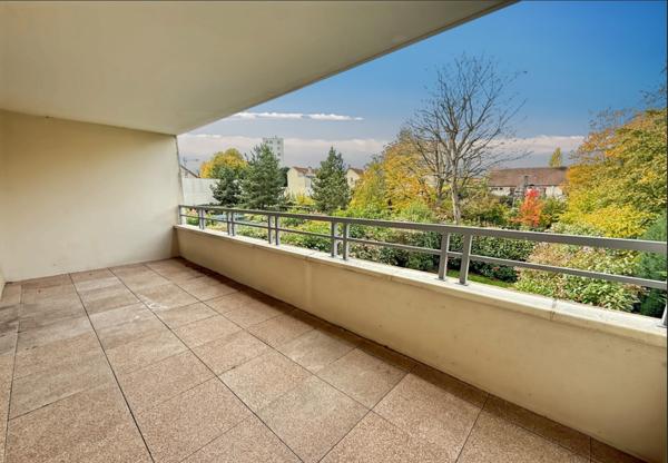 Saint-Germain-en-Laye (78100) A 5 minutes à pied du Tram 13 - Appartement 87 m² 3 ch, terrasse 15m² + 2 parking