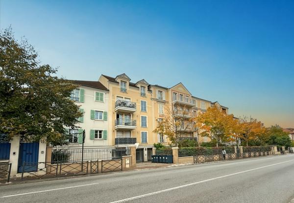 Saint-Germain-en-Laye (78100) A 5 minutes à pied du Tram 13 - Appartement 87 m² 3 ch, terrasse 15m² + 2 parking