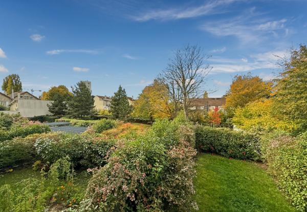 Saint-Germain-en-Laye (78100) A 5 minutes à pied du Tram 13 - Appartement 87 m² 3 ch, terrasse 15m² + 2 parking