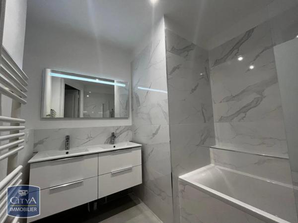 Appartement à louer 6 pièces 170.34m²