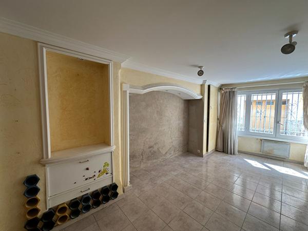 Maison de ville à Argelès Village 139 m² habitables avec extérieurs, stationnement et fort potentiel