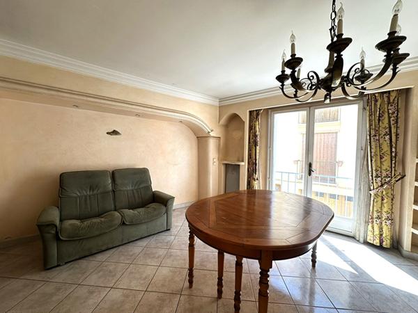 Maison de ville à Argelès Village 139 m² habitables avec extérieurs, stationnement et fort potentiel