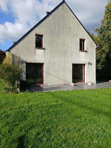 Grande maison familiale à la sortie de Baud – 207 m² habitables sur 1600 m² de terrain