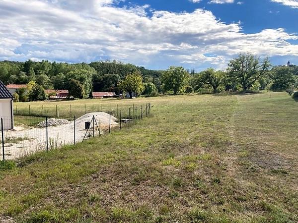 Grand terrain borné 5693 m2