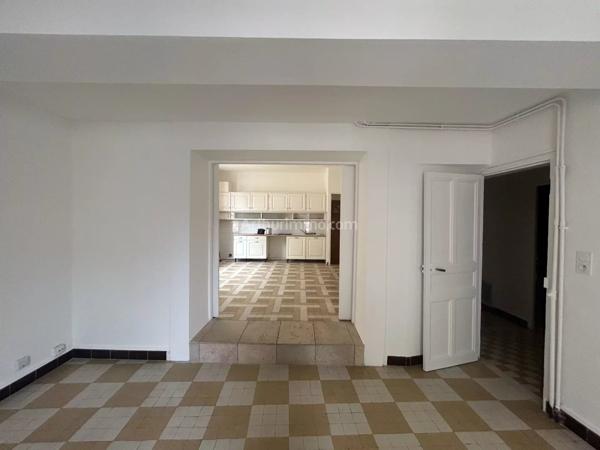 Vente                                                      Appartement
                        
                     2 pièces                      83 m2                     à Martigues