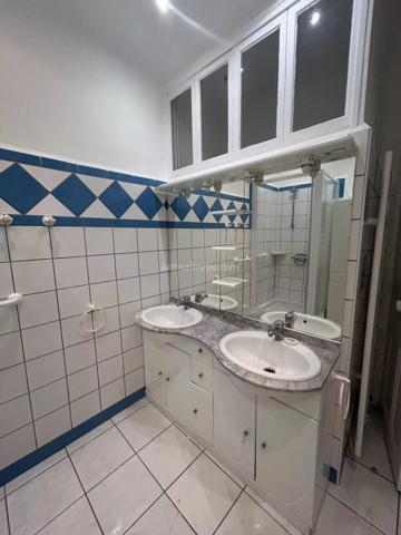 Vente                                                      Appartement
                        
                     2 pièces                      83 m2                     à Martigues