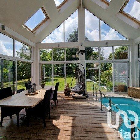 Maison 7 pièces de 203 m² à Saulx-les-Chartreux (91160)