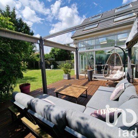 Maison 7 pièces de 203 m² à Saulx-les-Chartreux (91160)