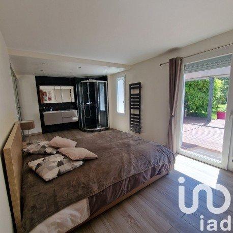 Maison 7 pièces de 203 m² à Saulx-les-Chartreux (91160)